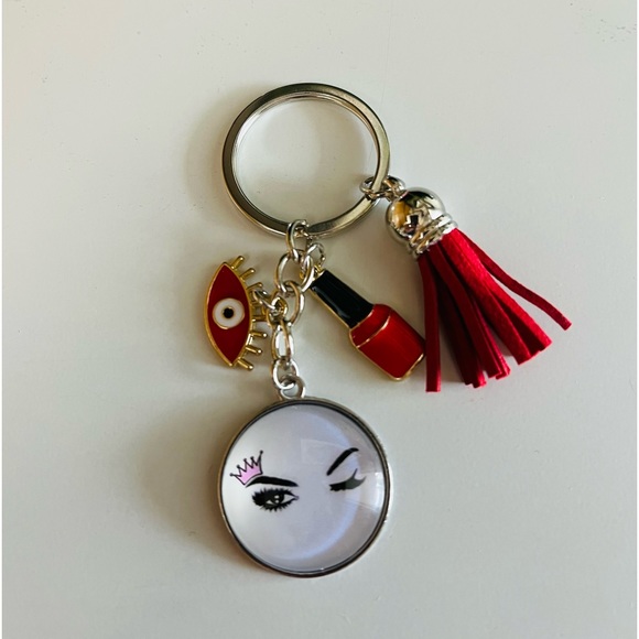 ❌❌SOLD❌❌💥Lot of 3💥Keychains tassel nail polish eye mascara makeup crown red pink - Picture 6 of 11